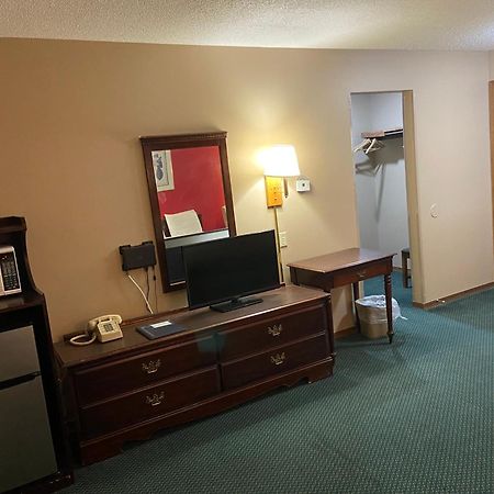 Colonial Inn Dyersville Екстер'єр фото