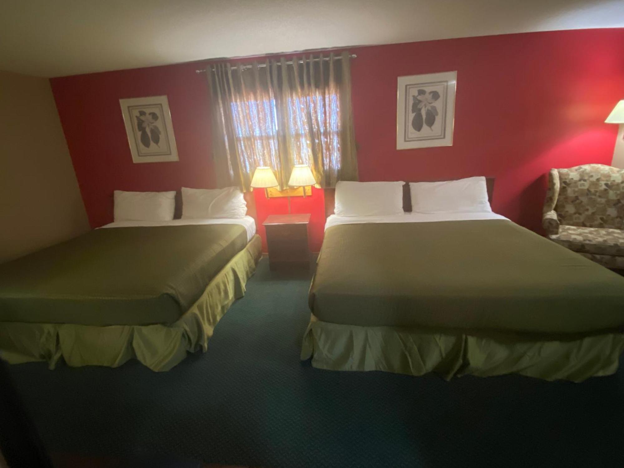 Colonial Inn Dyersville Екстер'єр фото