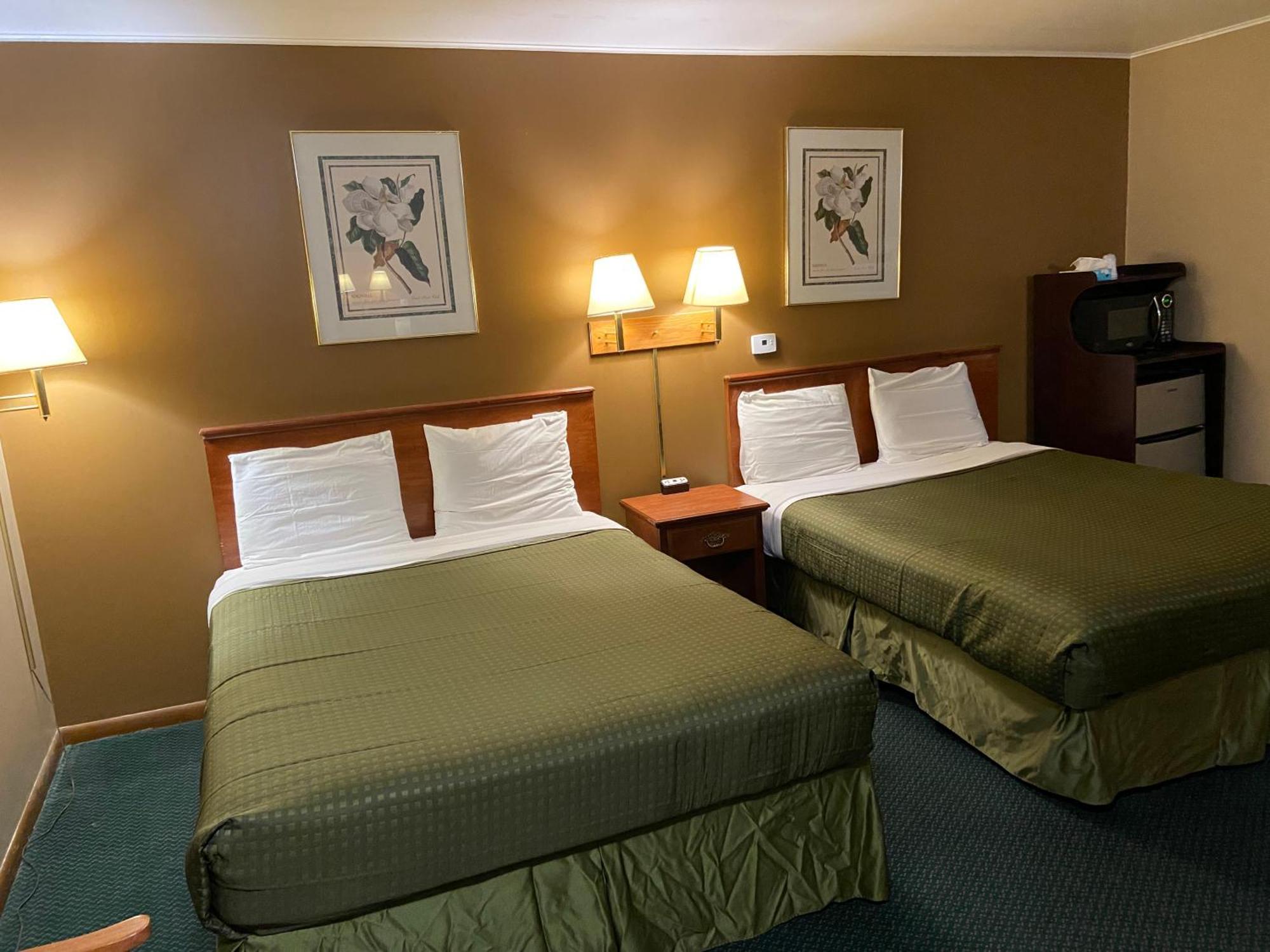 Colonial Inn Dyersville Екстер'єр фото