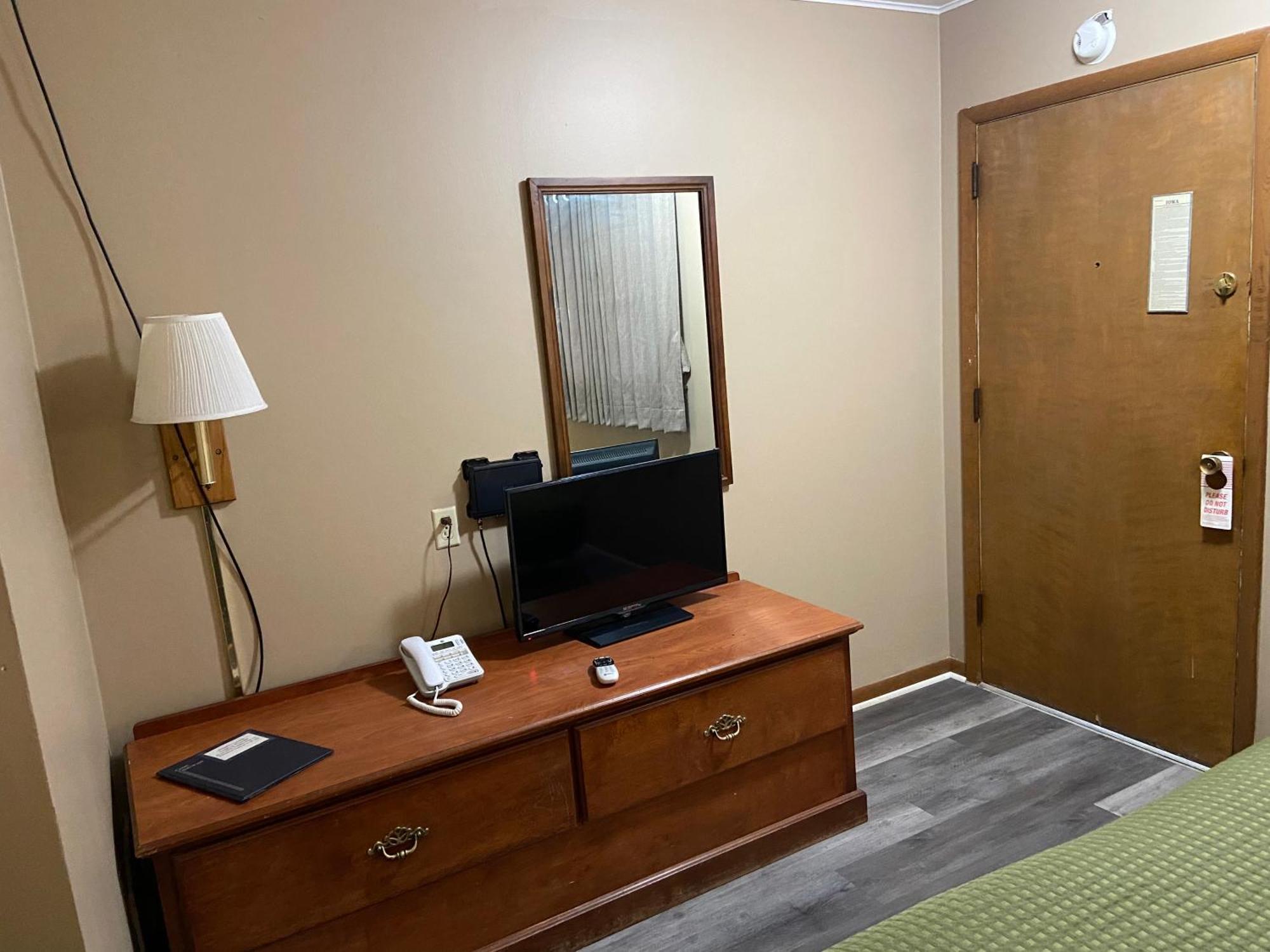Colonial Inn Dyersville Екстер'єр фото