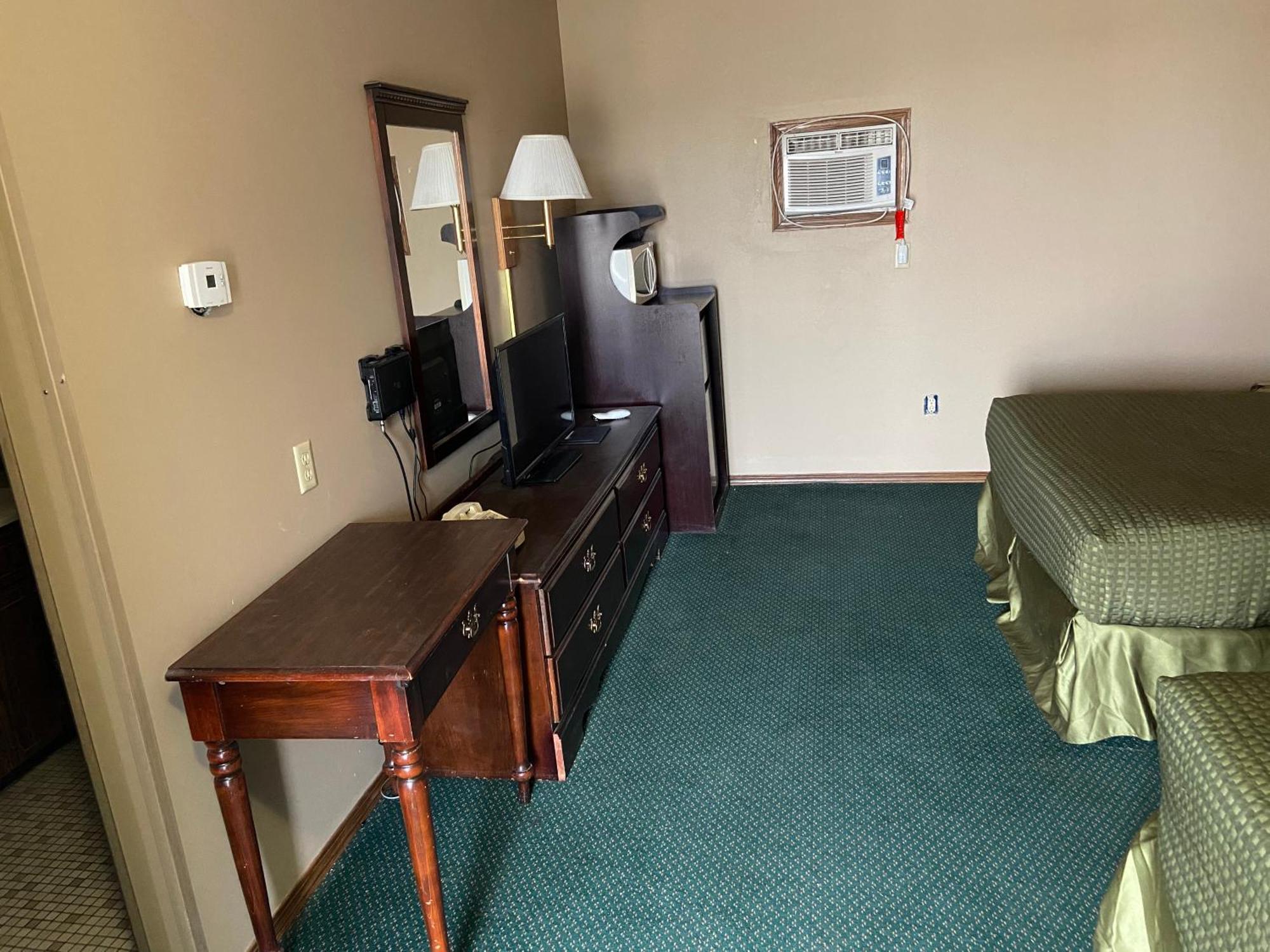 Colonial Inn Dyersville Екстер'єр фото