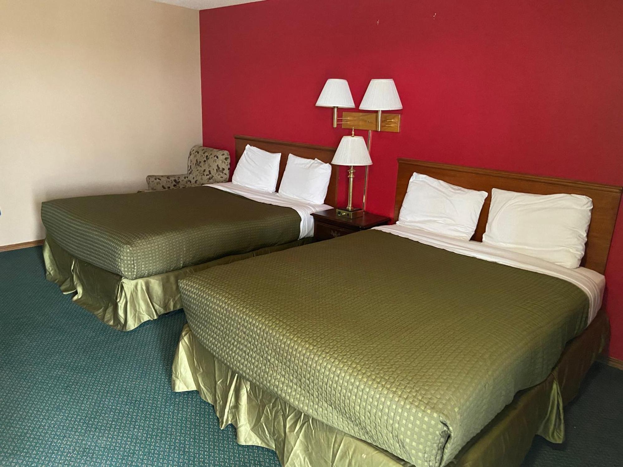 Colonial Inn Dyersville Екстер'єр фото
