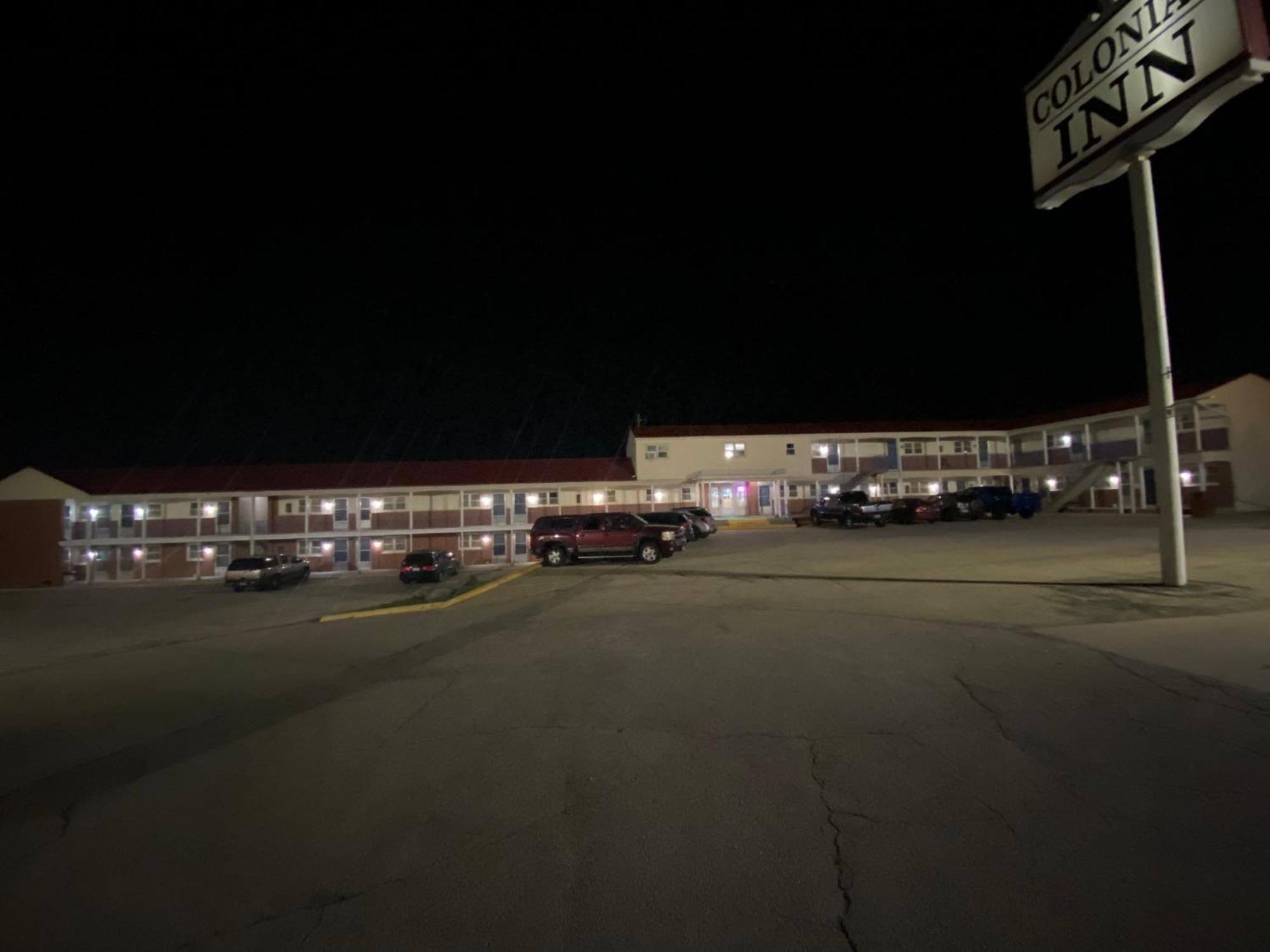 Colonial Inn Dyersville Екстер'єр фото