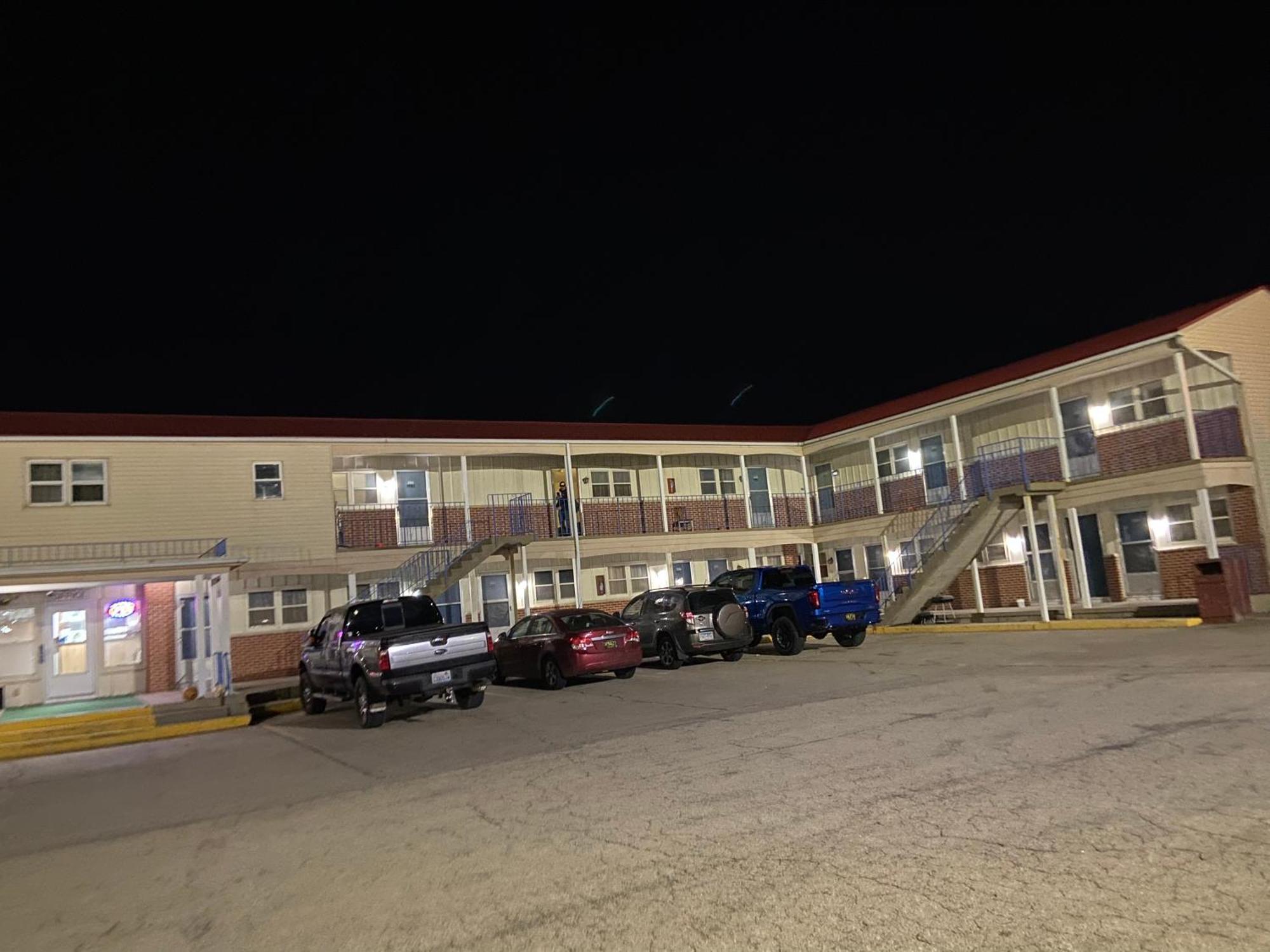 Colonial Inn Dyersville Екстер'єр фото