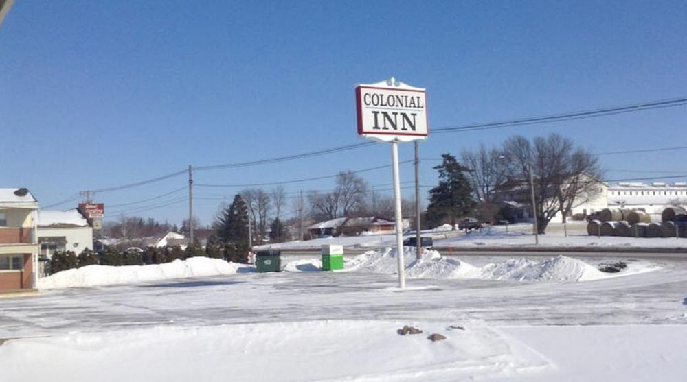 Colonial Inn Dyersville Екстер'єр фото