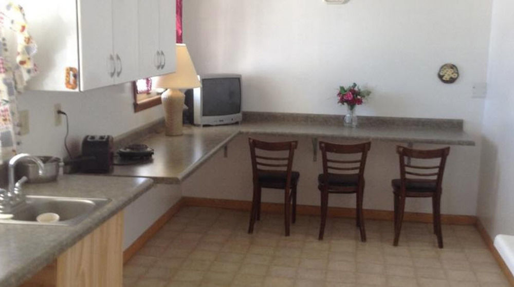 Colonial Inn Dyersville Екстер'єр фото